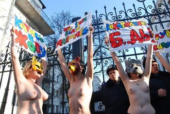 FEMENはいつもトップレス