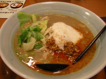 黒ゴマ坦々麺