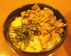 とろろ入りミニチャーシュー丼