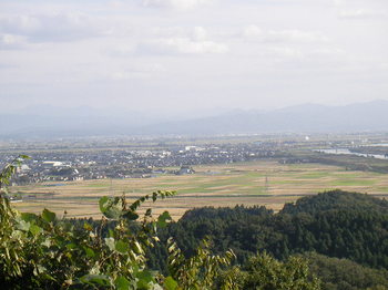 国上山から見る燕市。