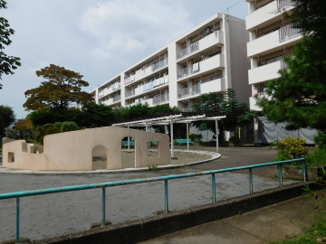 多摩川住宅 ホ号棟の公園