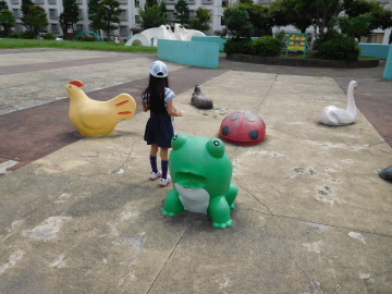 多摩川住宅 公園のかえる