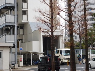 南砂団地のごみ収集車