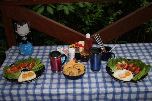 キャンプの朝食