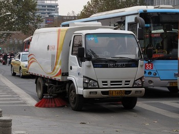 road_cleaning_car_s.jpg
