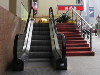 short_escalator_s.jpg