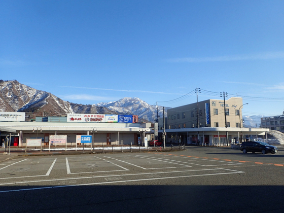 JR六日町駅前