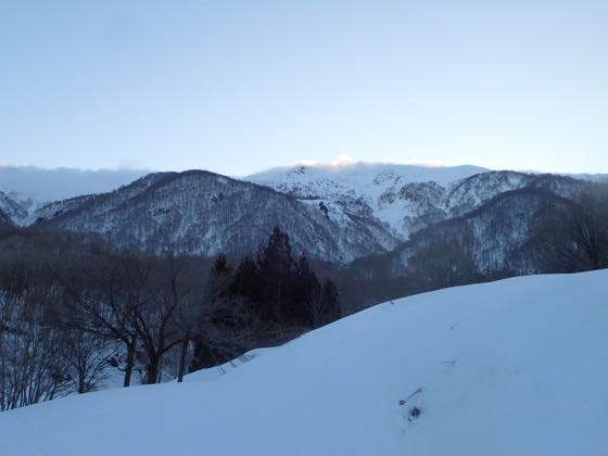 登山ルートの井戸尾根。五合目への登りが待ち構える