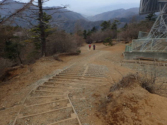 三ツ峠山から下る