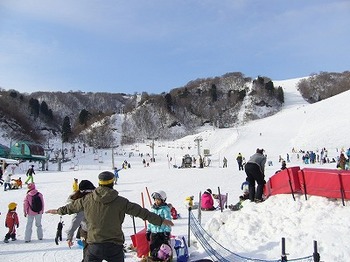 ヨゴコーゲンリゾート　ヤップ　昼になって混んできた