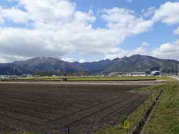 下山後見た鈴鹿山脈