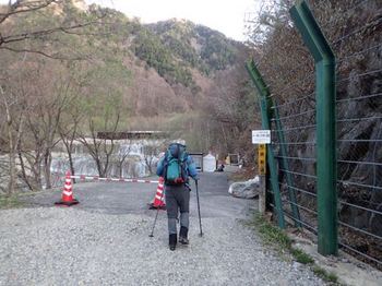 柏原新道には登山案内所が