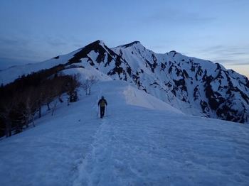 日の出前に鹿島槍ヶ岳へ出発