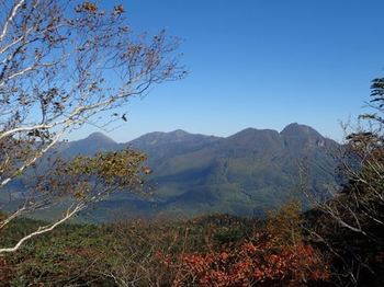 左から焼岳、火打山、妙高