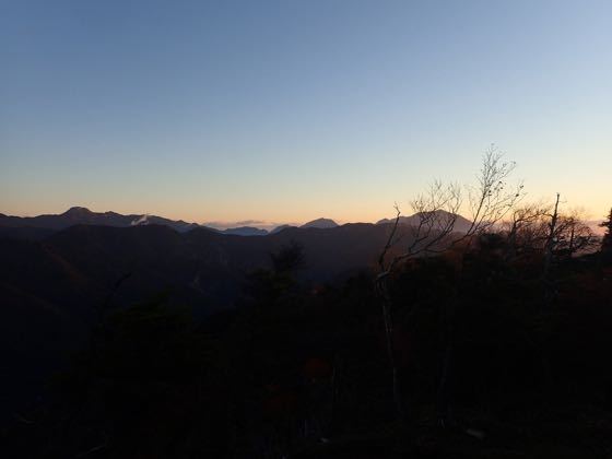 日光白根山や男体山？