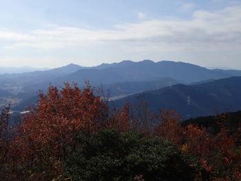 鳥見山公園展望台より音羽山と熊ケ岳方面