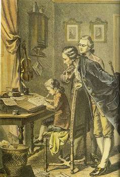 曲をするモーツァルト　 楽譜を書いているヴォルフガングの様子をのぞき込んでいるのは、父親のレオポルト。 そばにいるのはシャハトナー