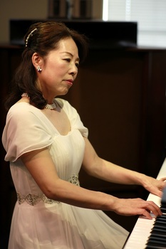 kumiko-piano mini.jpg